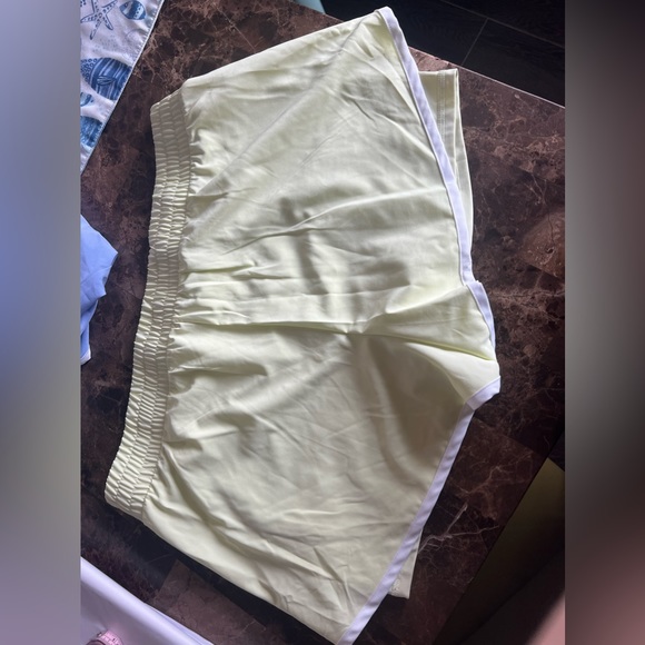 Women’s Spyder laser cut running short, XL, like new - Picture 4 of 5